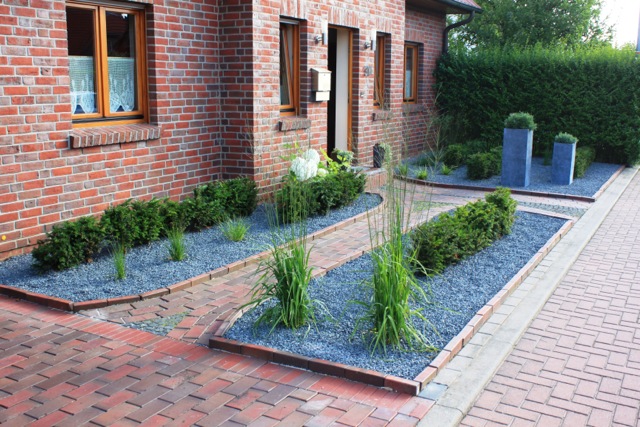 Vorgarten mit Pflasterung
